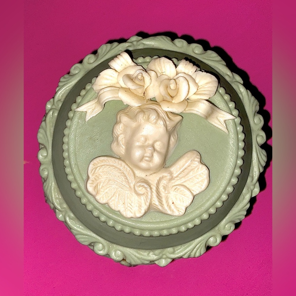Antique Jasperware “biscuit finish” sage and ivory cherub trinket box🕊️